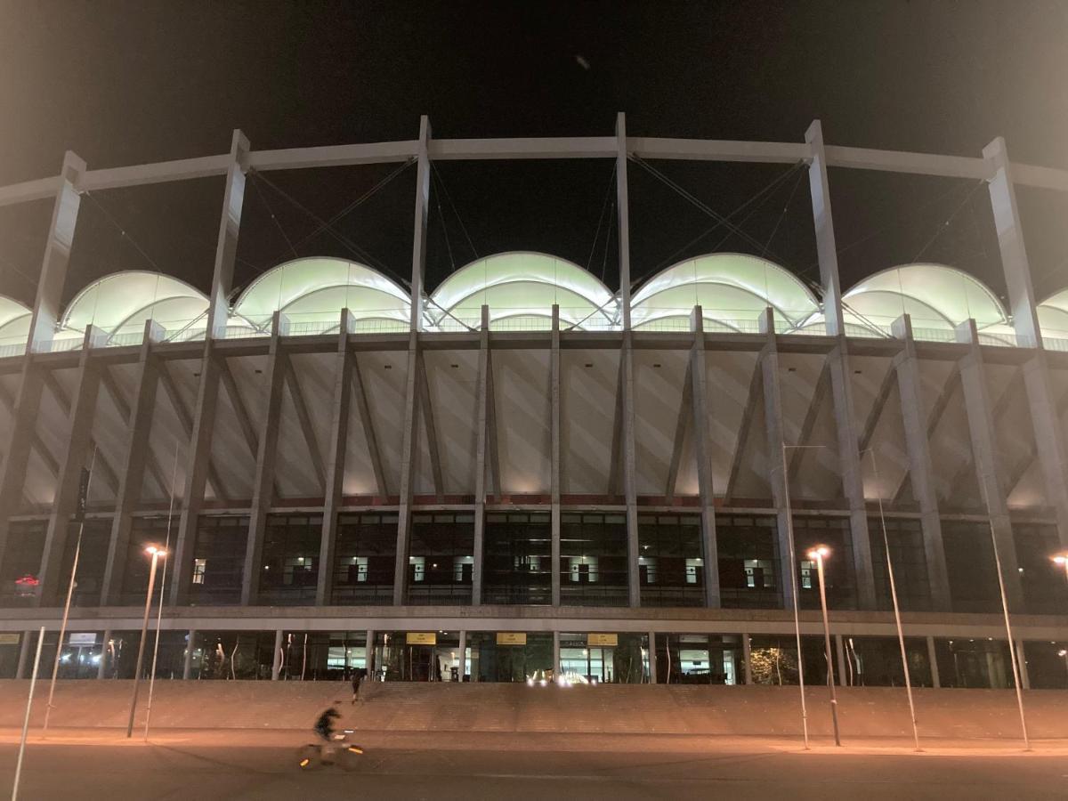 Royal Studio National Arena - Free Parking ブカレスト エクステリア 写真